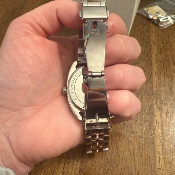 Michael Kors silver watch - Picture 4 of 4